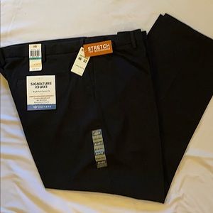 Signature Khaki Slacks B&T classic fit. W46 L32